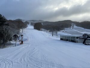 スキー、スノボシーズン到来　鹿沢スノーエリア、たんばらスキーパークがオープン